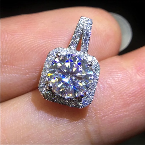 New 925 Silver Beautiful Diamond Stud Earrings - Picture 4 of 6